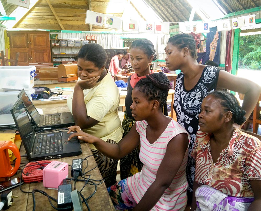 Teaching new computer users